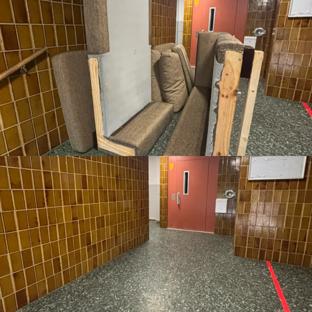 Före och efter: soffgrupp uppställd i ett trapphus som forslats bort, golvet lämnat helt fritt – före